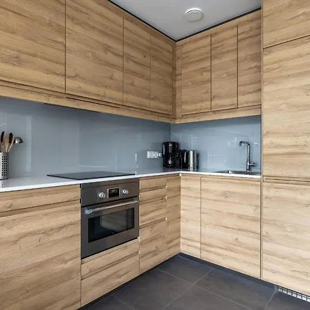 Waterside Escape With Easy Access, Cleaning Included Apartment