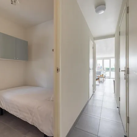 Waterside Escape With Easy Access, Cleaning Included * Uitgeest