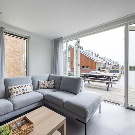 Apartment Waterside Escape With Easy Access, Cleaning Included