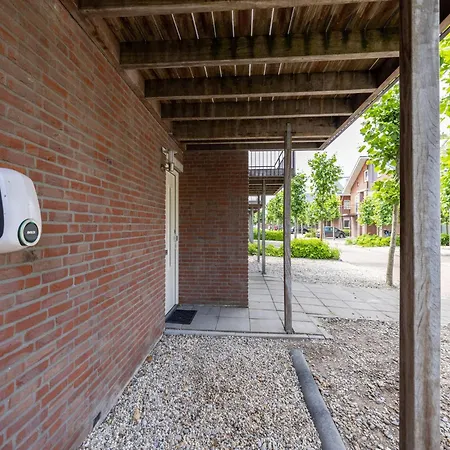 Waterside Escape With Easy Access, Cleaning Included Uitgeest