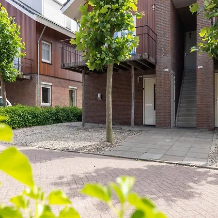 Waterside Escape With Easy Access, Cleaning Included