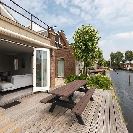 Apartment Waterside Escape With Easy Access, Cleaning Included *