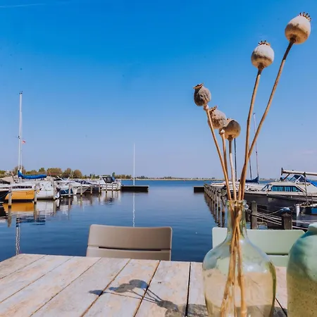 Waterside Escape With Easy Access, Cleaning Included Apartment Uitgeest